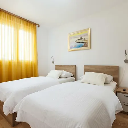 Apartment Roska Ii.