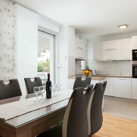 Roska Ii. Apartment Split