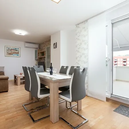 Roska Ii. Apartment Split